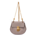 Bolso de Hombro Drew con Cadena de Piel Granulada Gris