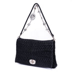 Bolso de hombro de piel matelassé negra con relieve de cristal