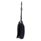 Bolso de hombro de piel matelassé negra con relieve de cristal