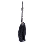 Bolso de hombro de piel matelassé negra con relieve de cristal