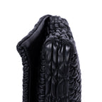Bolso de hombro de piel matelassé negra con relieve de cristal
