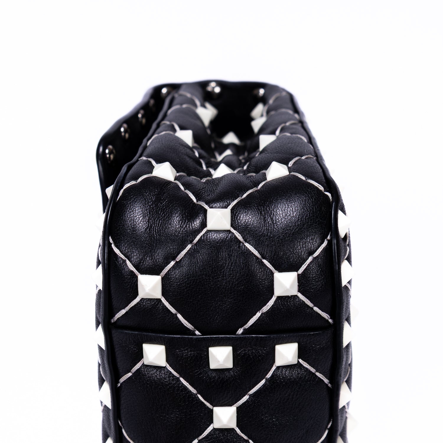 Shoulder Bag Rockstud Spike Chain Small White Pebbled Leather with Pyramid Studs
