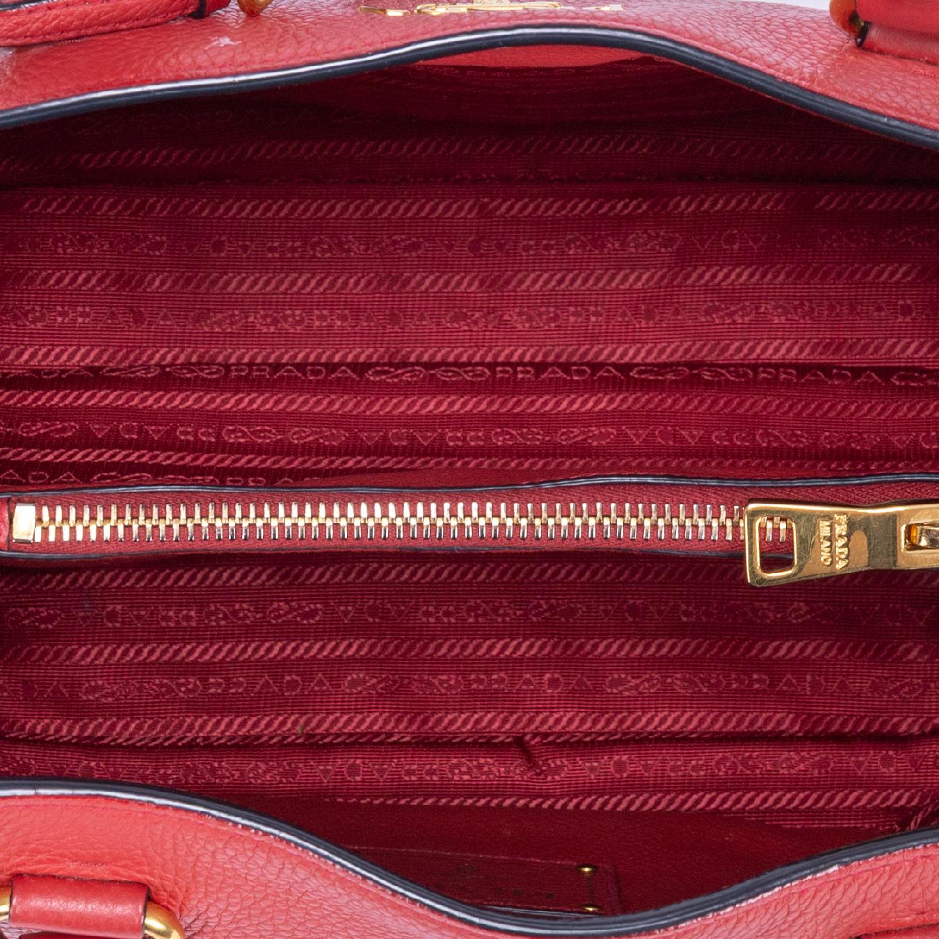 Sac porté épaule Cabas bandoulière fourre-tout en cuir Vitello Phenix rouge