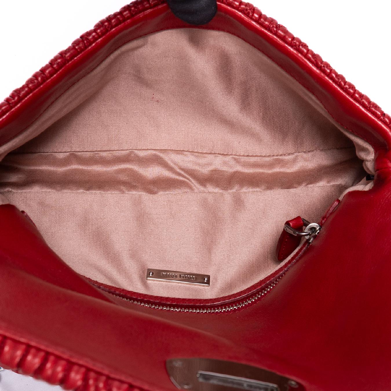 Cartera de mano de piel de napa gaufre roja con cristales