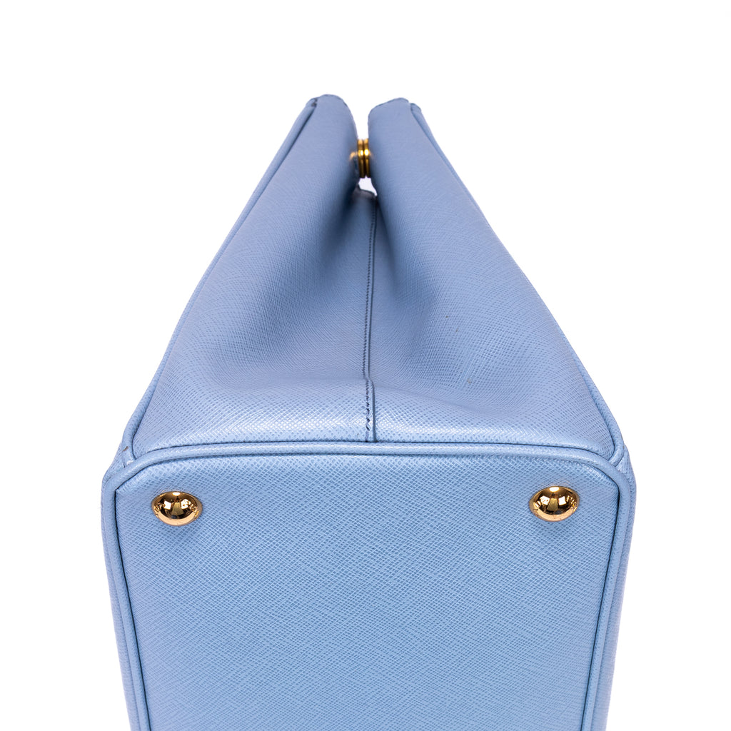 Bolso tote Galleria de doble cremallera mediano de piel Saffiano Lux azul claro