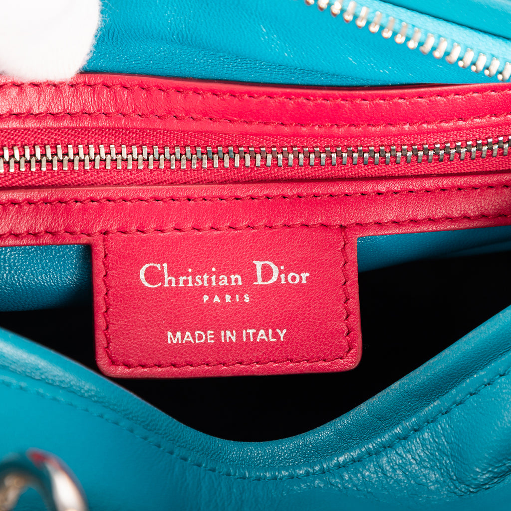 Bolso de hombro Lady Dior mediano fucsia, azul marino, cuero Cannage