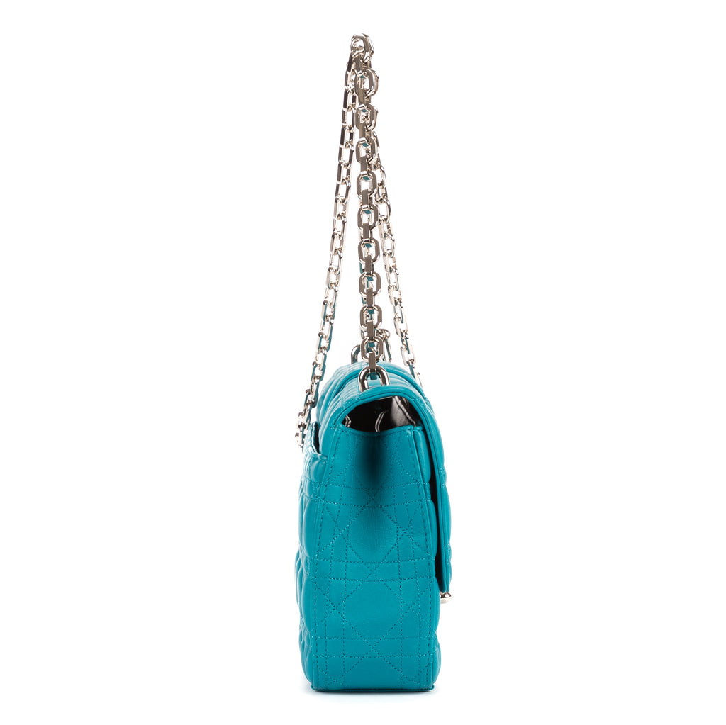Bolso de hombro Miss Dior mediano de piel Cannage azul
