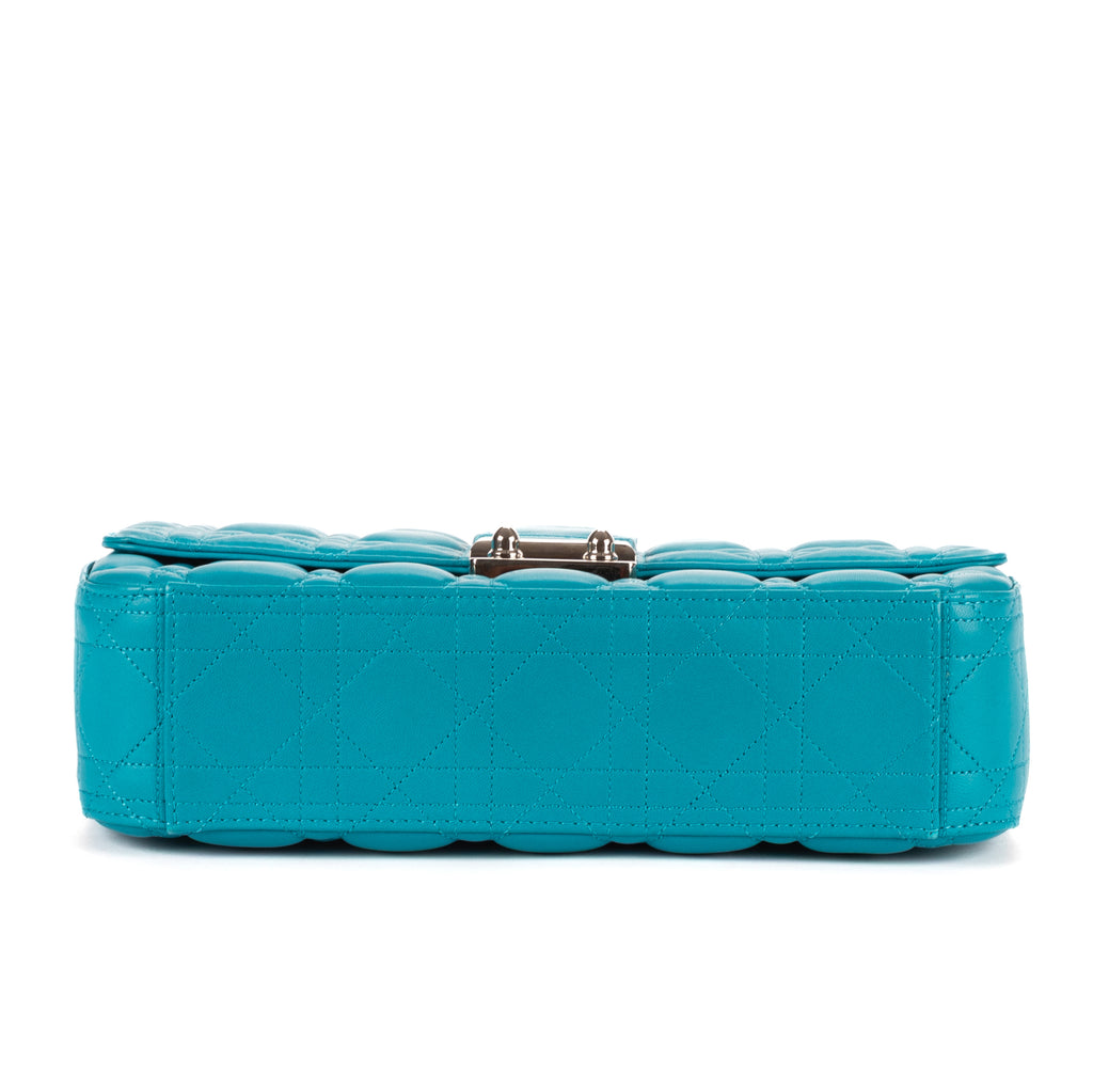 Bolso de hombro Miss Dior mediano de piel Cannage azul