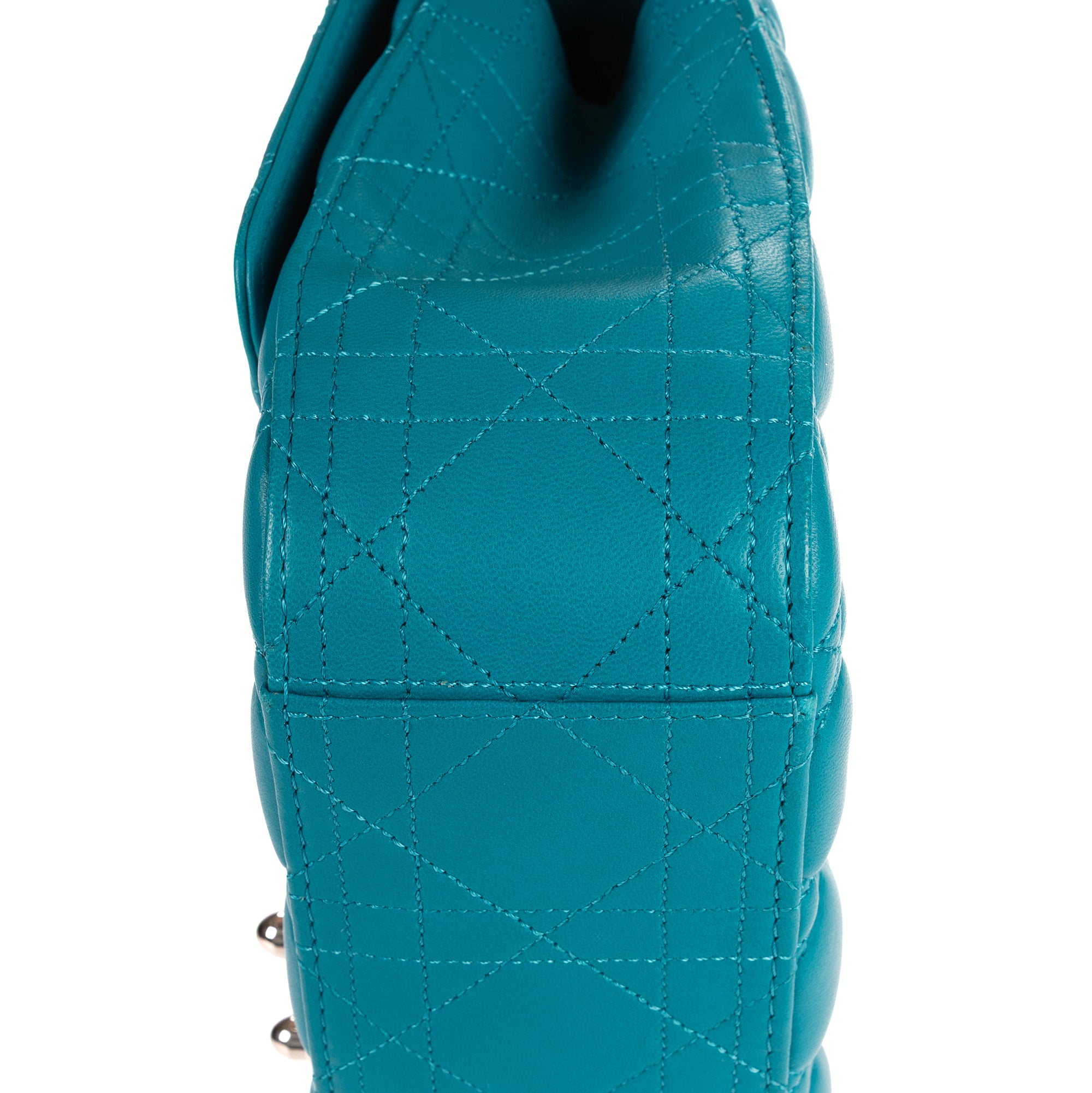 Bolso de hombro Miss Dior mediano de piel Cannage azul