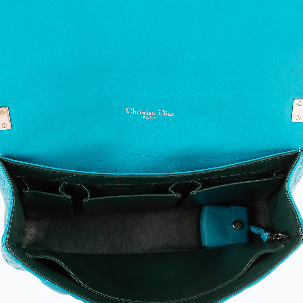 Bolso de hombro Miss Dior mediano de piel Cannage azul