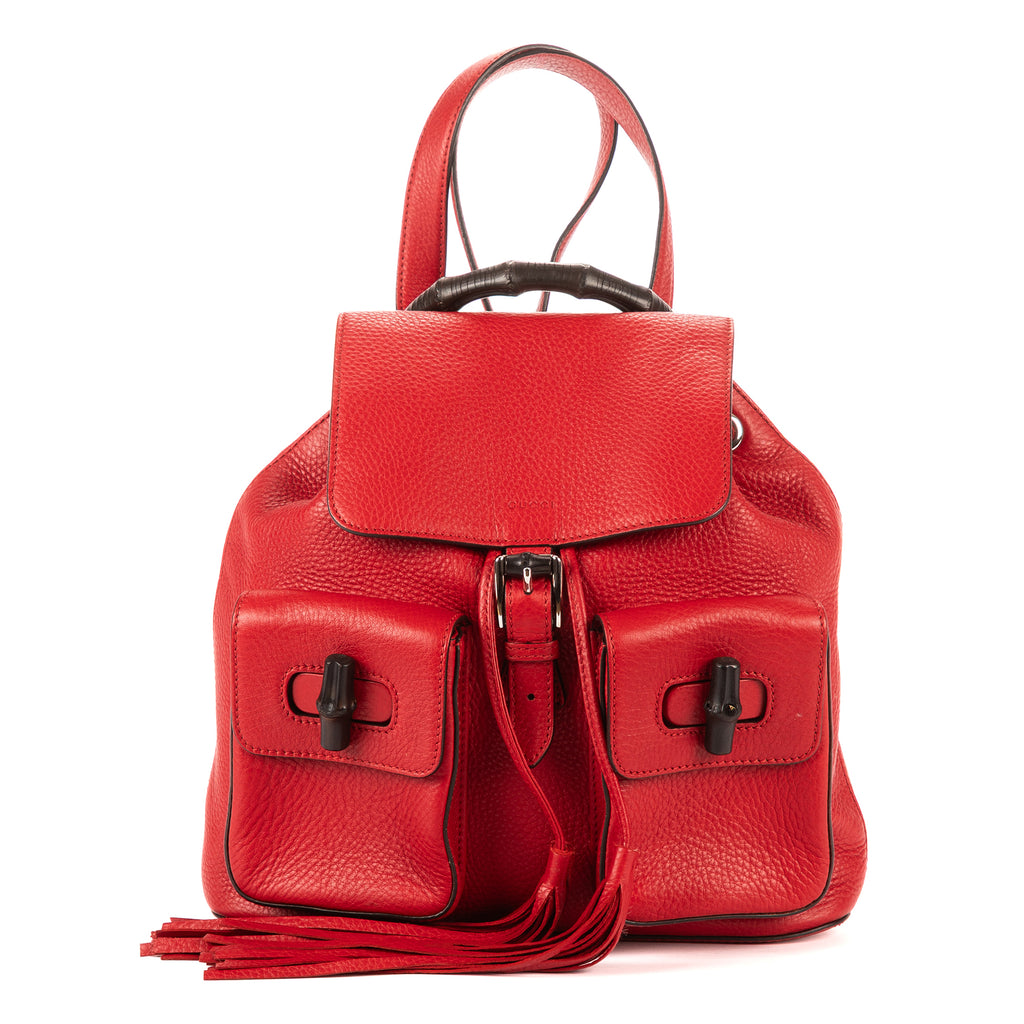 Mochila de bambú con borlas de cuero granulado rojo