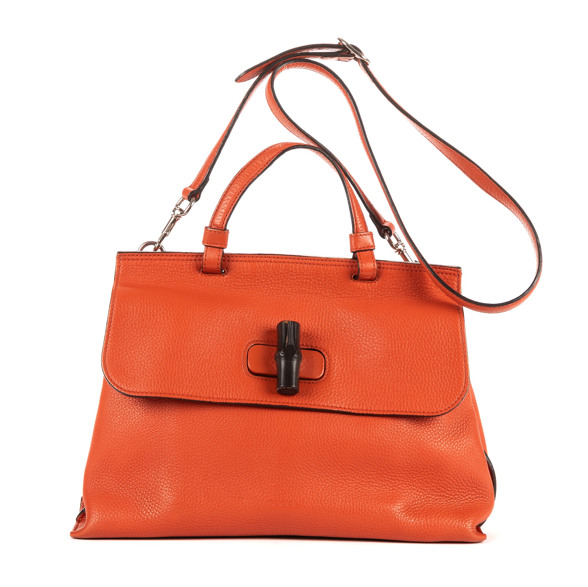 Bolso de mano de bambú con asa superior de cuero granulado naranja