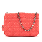 Bolso de hombro Miss Dior mediano de cuero Cannage rosa brillante