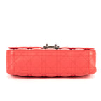 Bolso de hombro Miss Dior mediano de cuero Cannage rosa brillante