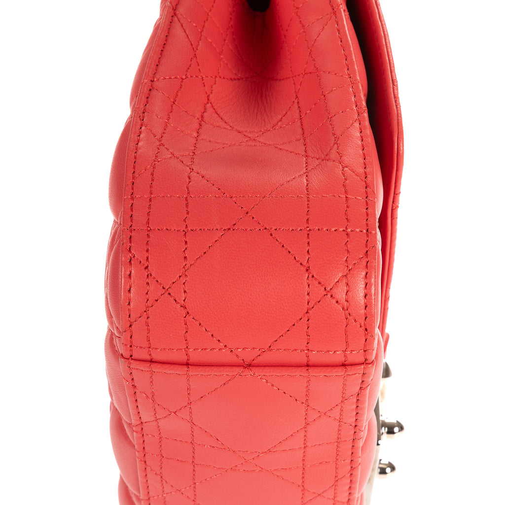Bolso de hombro Miss Dior mediano de cuero Cannage rosa brillante