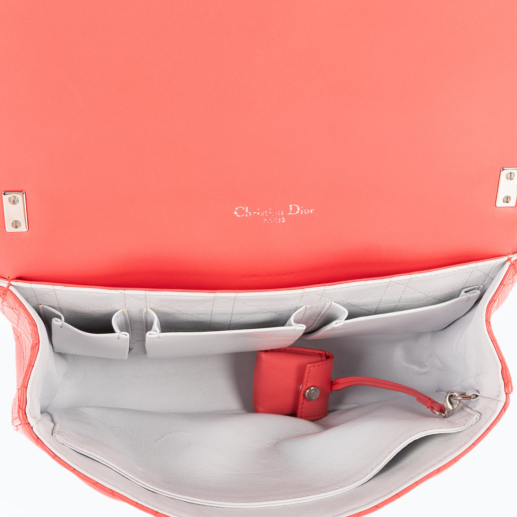 Bolso de hombro Miss Dior mediano de cuero Cannage rosa brillante