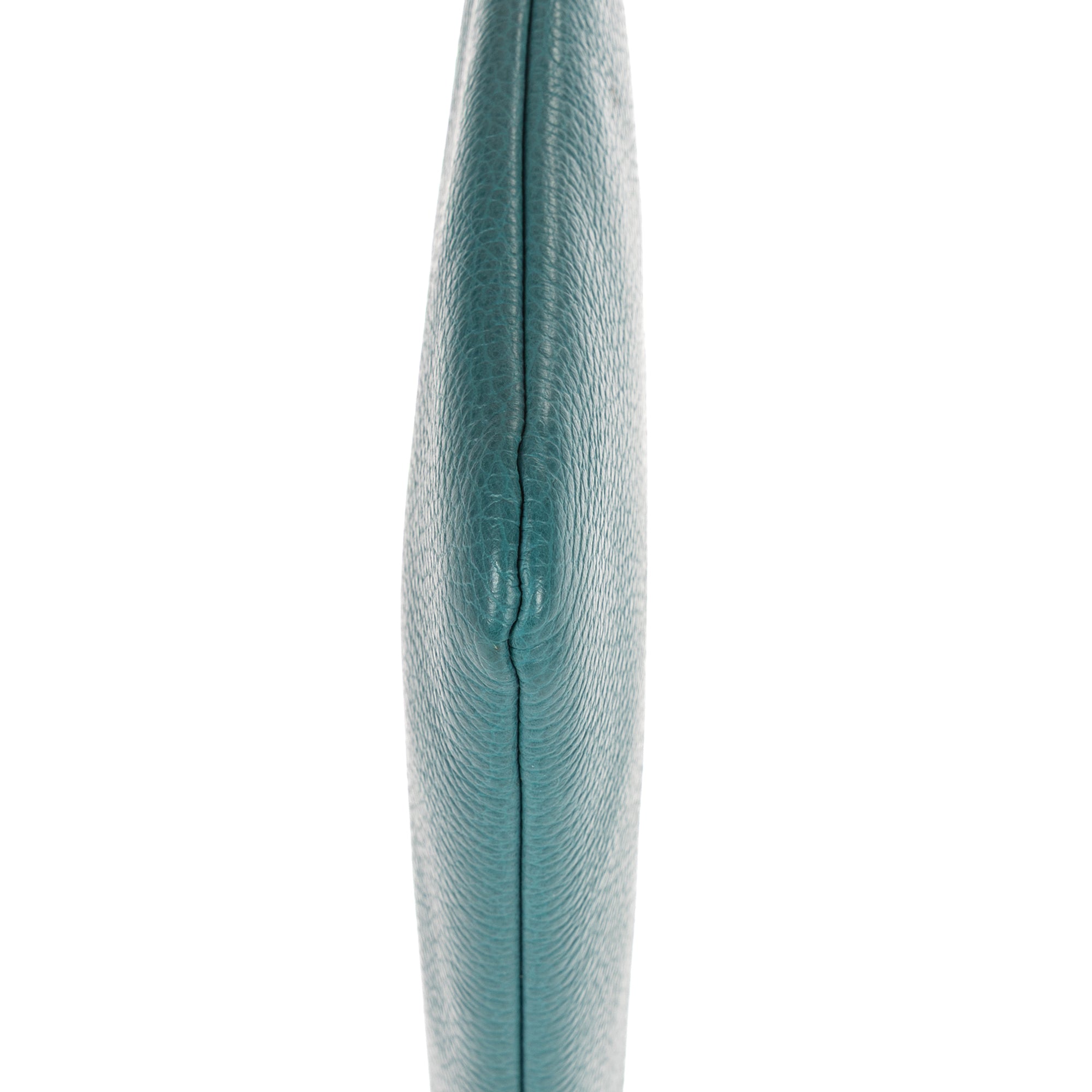 Bolso de mano de bambú trenzado con cremallera y borla, piel granulada azul claro