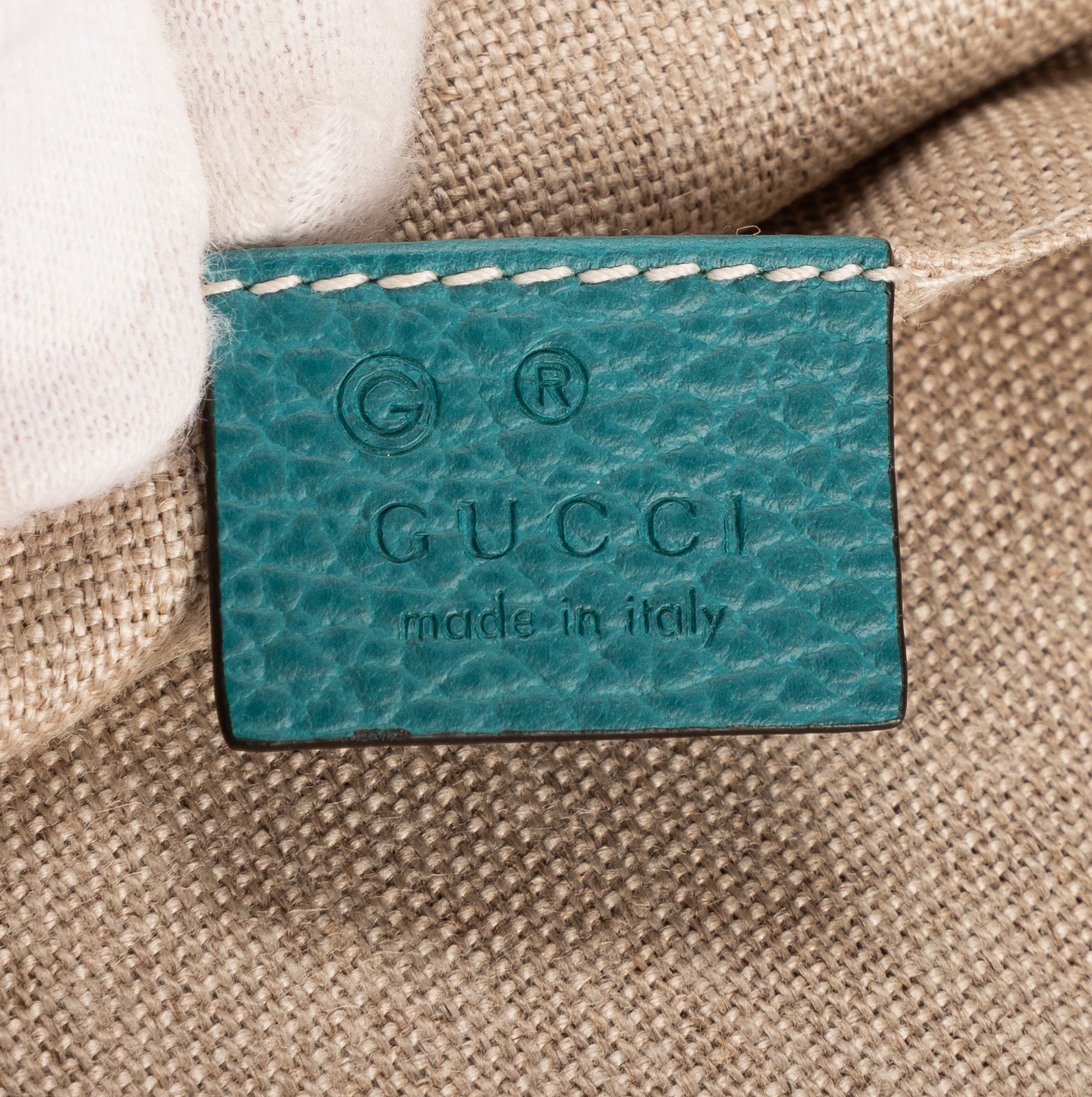 Bolso de mano de bambú trenzado con cremallera y borla, piel granulada azul claro