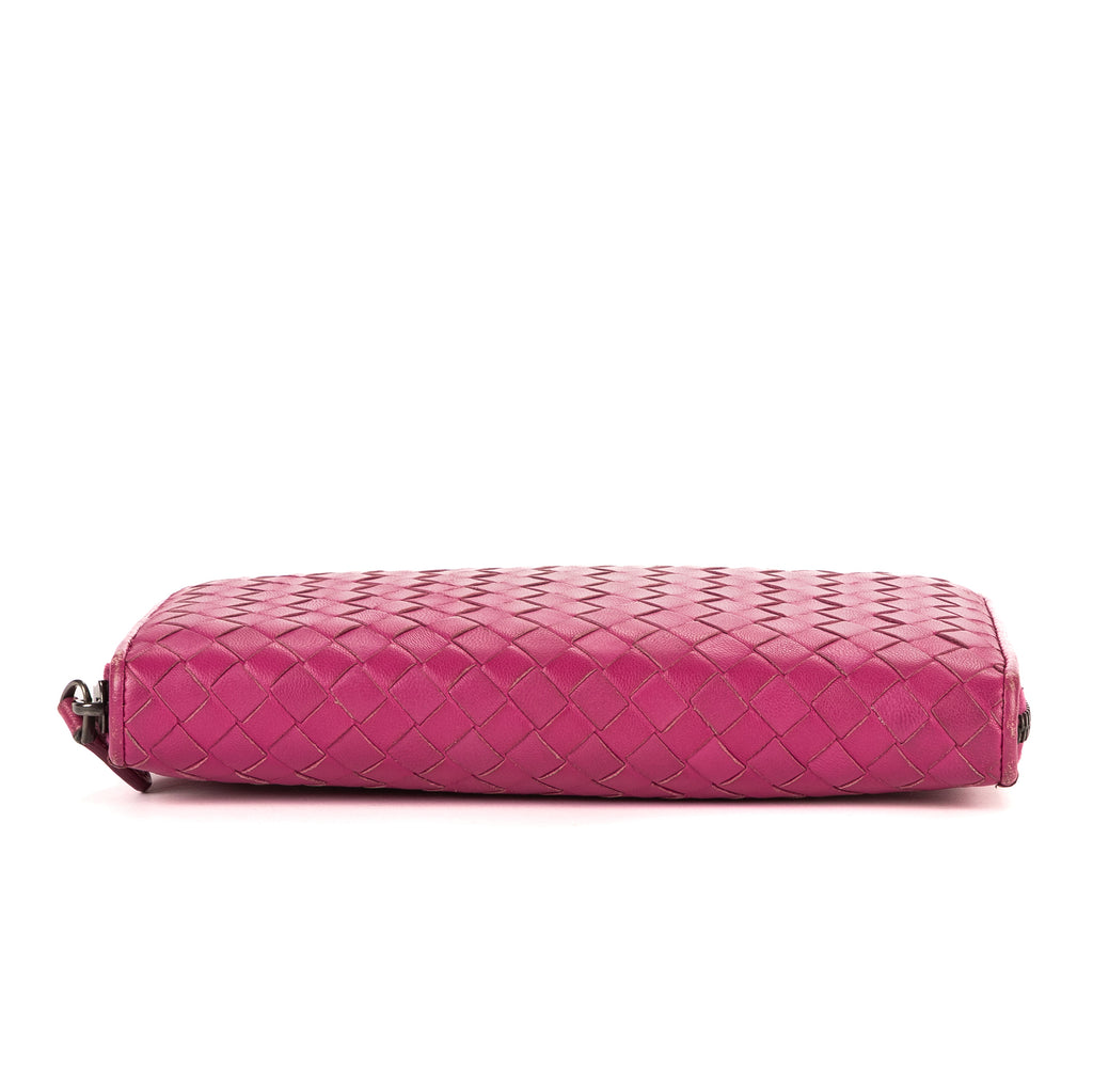 Portefeuille zippé en cuir nappa Intrecciato rose