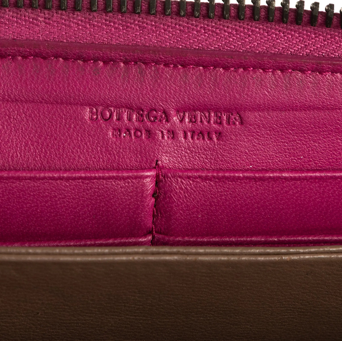 Cartera de Piel de Napa Intrecciato Rosa con Cremallera Perimetral