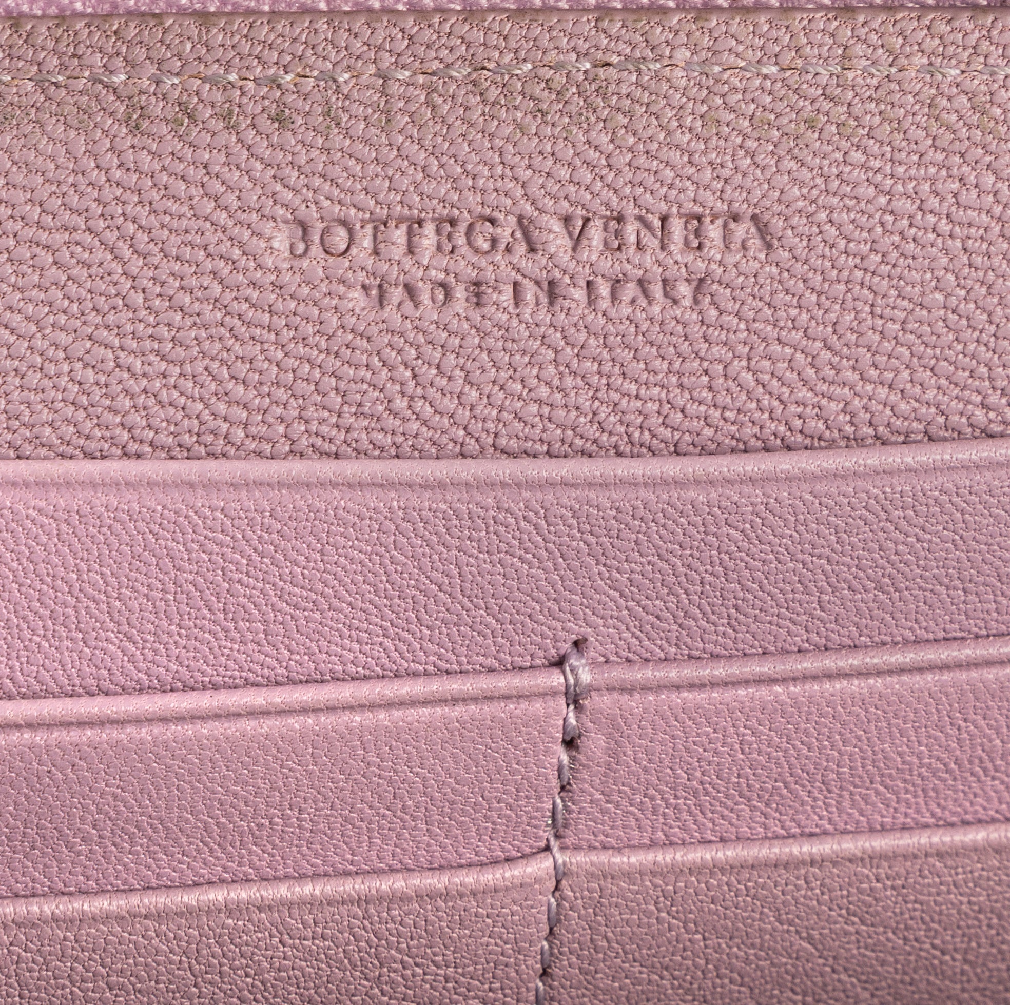 Portefeuille zippé en cuir nappa intrecciato rose