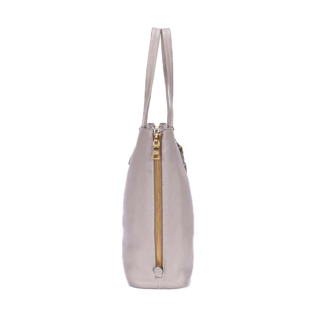Bolso bandolera con cremallera lateral de piel Vitello Daino gris