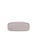 Bolso bandolera con cremallera lateral de piel Vitello Daino gris