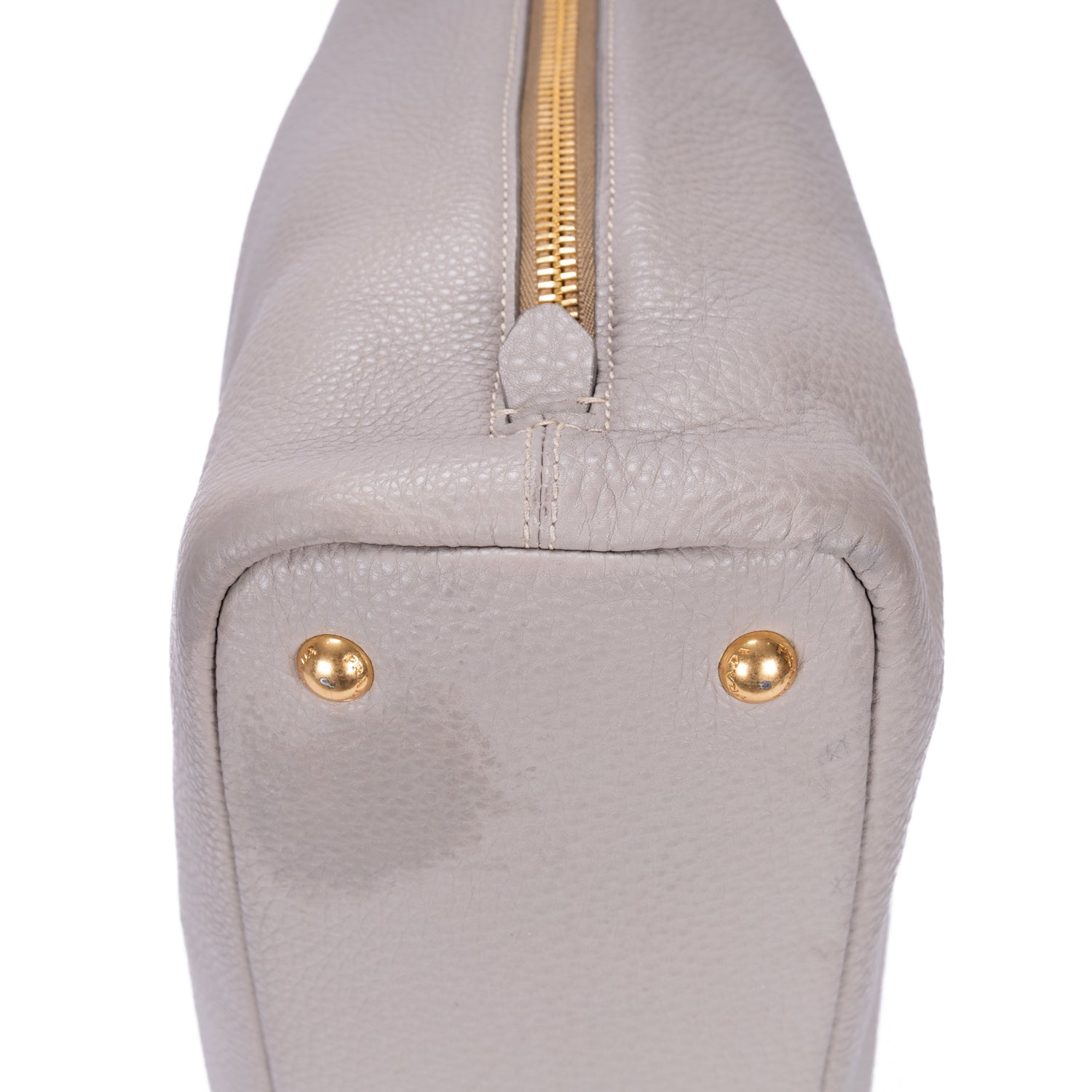 Bolso bandolera con cremallera lateral de piel Vitello Daino gris