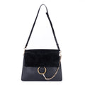 Bolso de hombro mediano Faye de piel de becerro negra