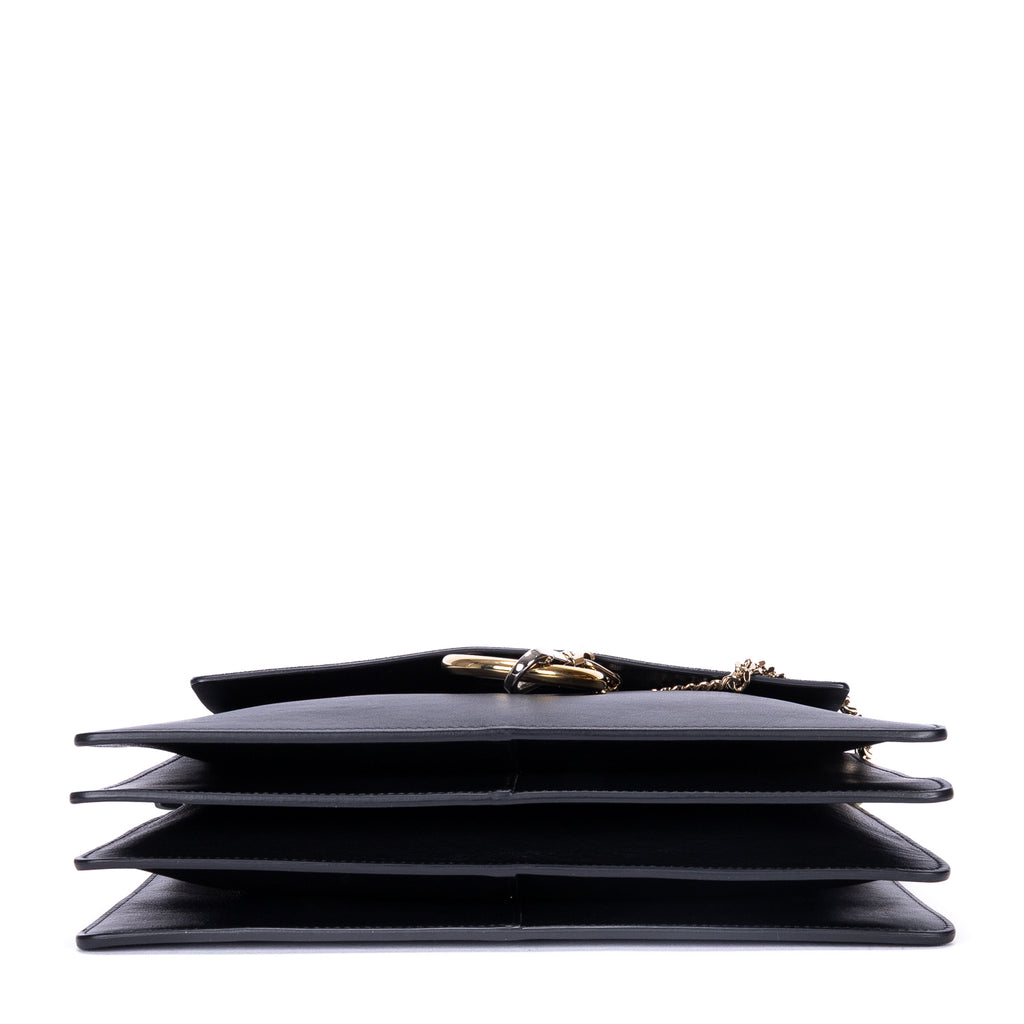 Bolso de hombro mediano Faye de piel de becerro negra