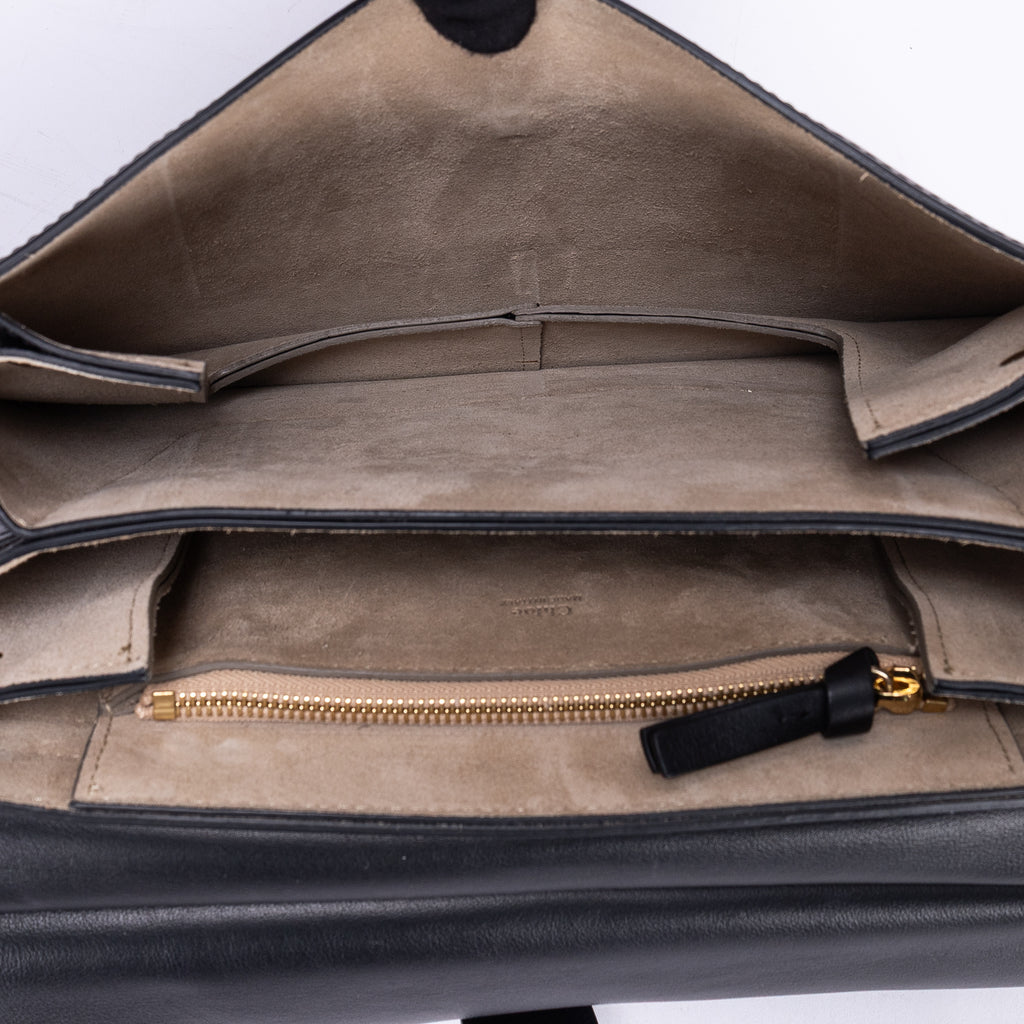 Bolso de hombro mediano Faye de piel de becerro negra