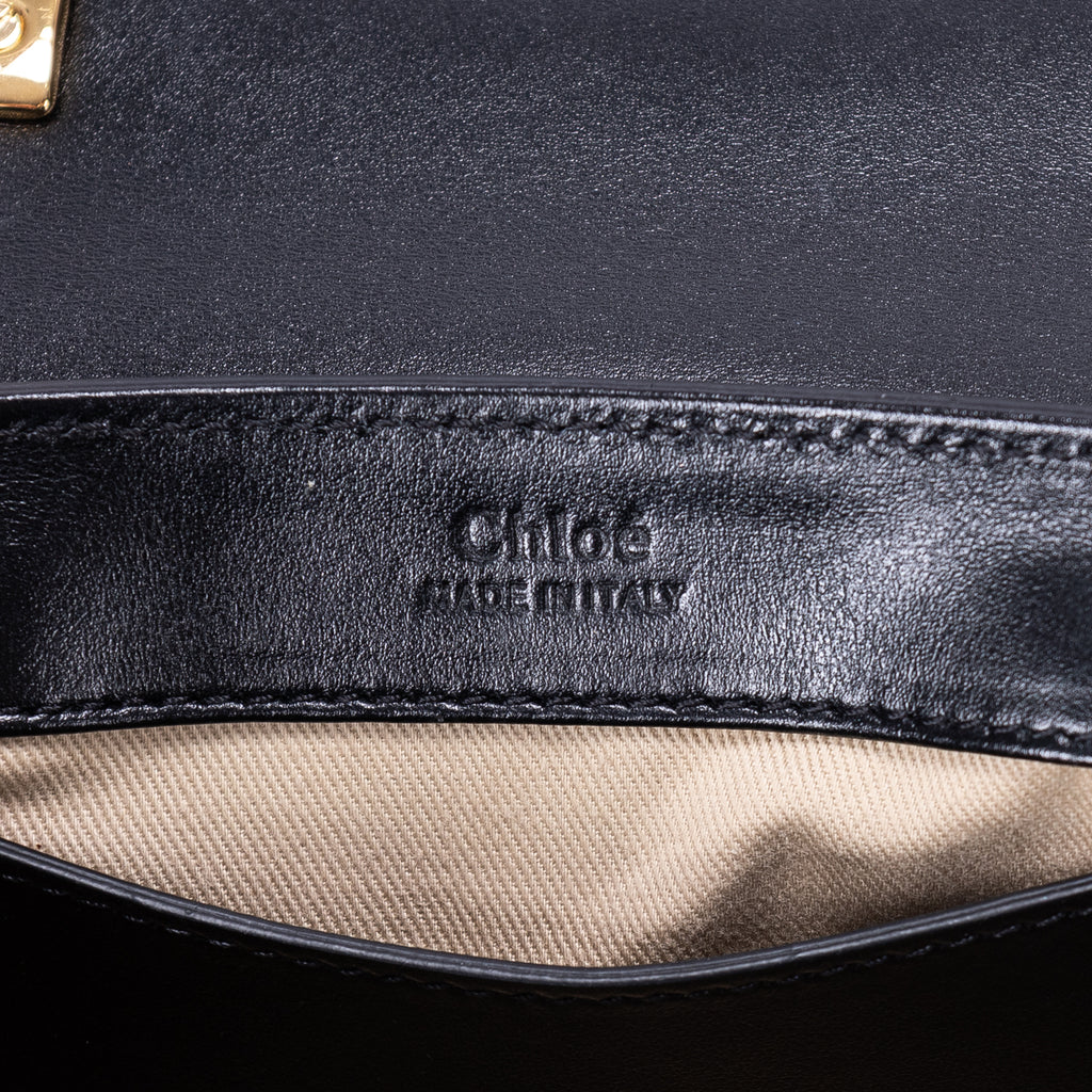 Bolso de hombro mini bandolera C de piel de becerro negra