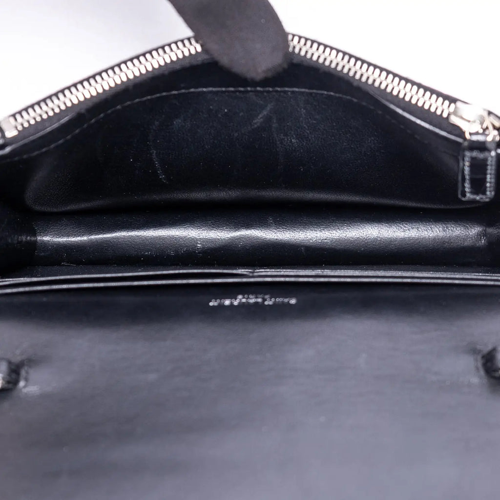 Bolso de hombro Kate con borla de piel negra grabada efecto cocodrilo