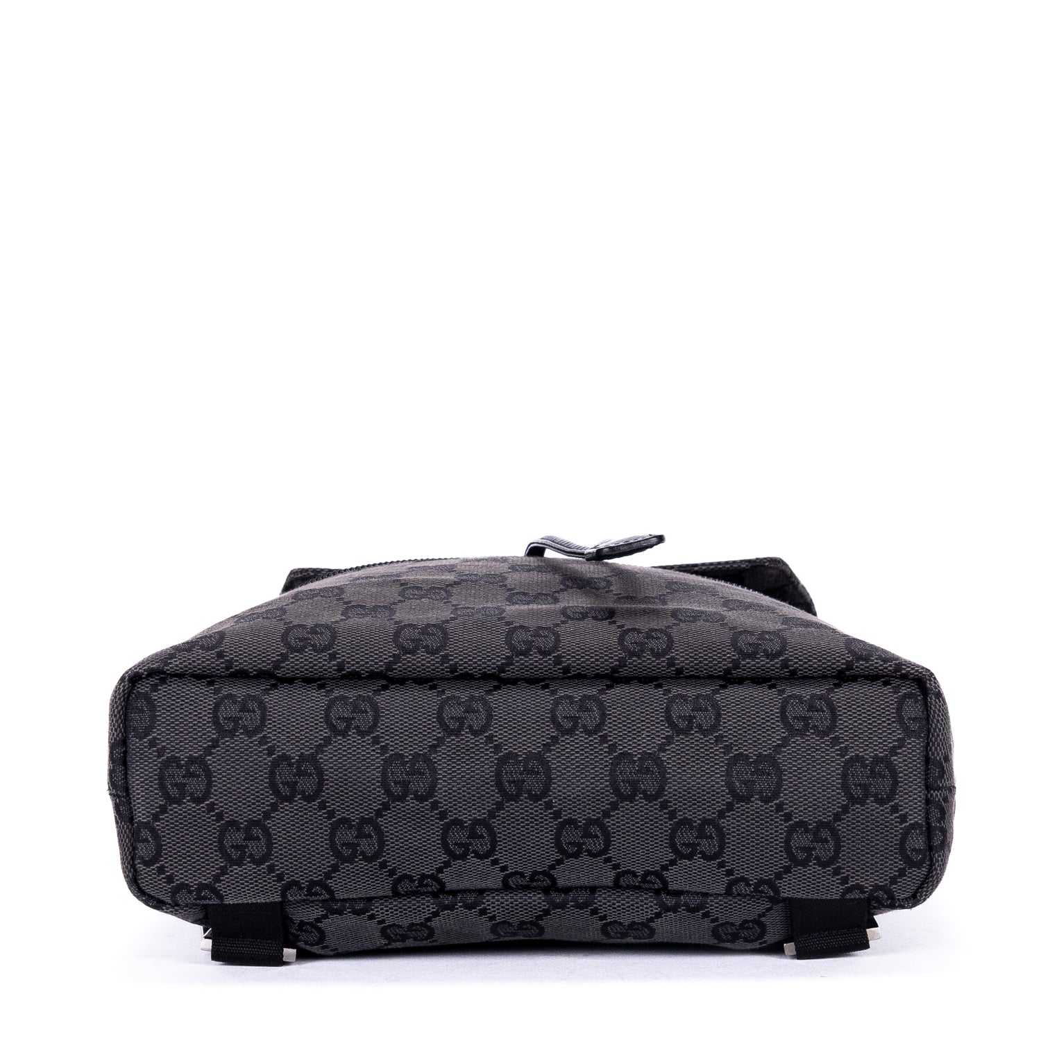 Mochila de lona con monograma negro pequeño con solapa y bolsillo frontal con cremallera