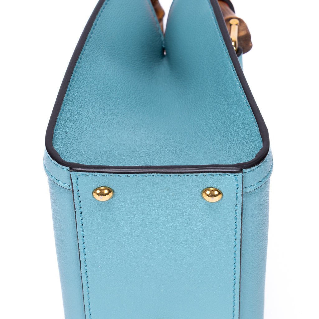 Bolso de hombro pequeño Diana Bamboo Tote de piel de becerro azul pequeño