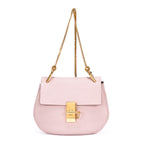 Bolso de hombro Drew Crossbody de piel de becerro granulada rosa
