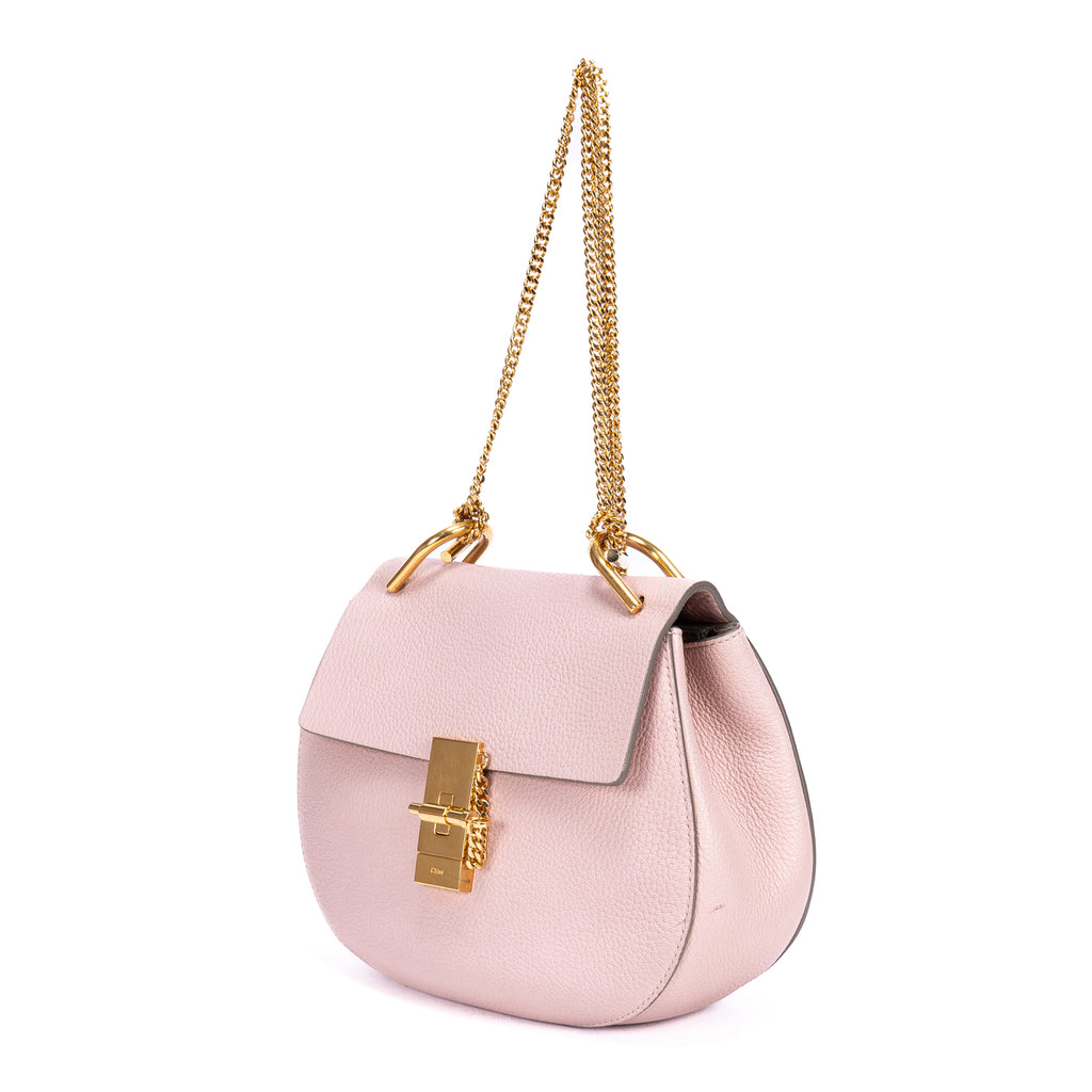 Bolso de hombro Drew Crossbody de piel de becerro granulada rosa