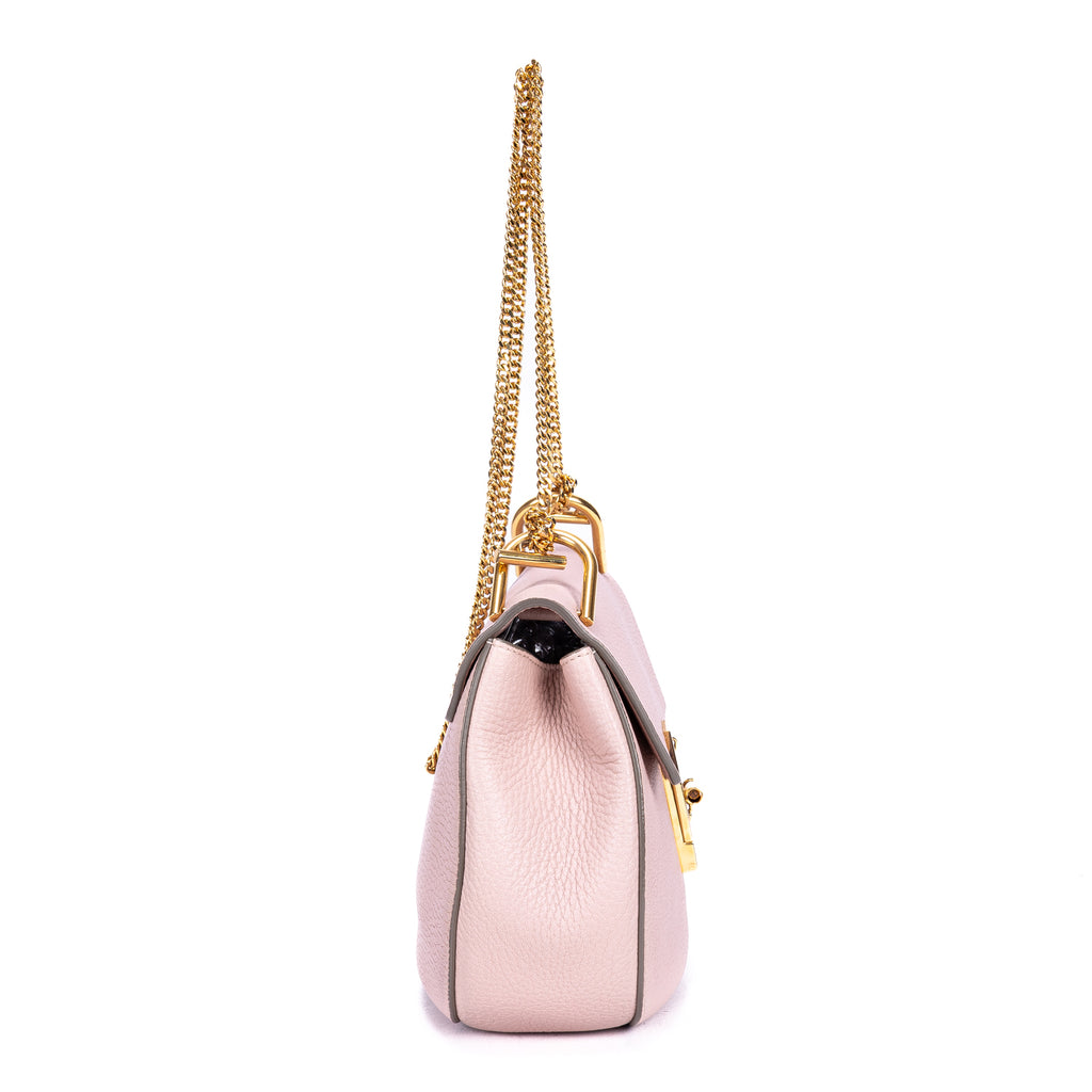 Bolso de hombro Drew Crossbody de piel de becerro granulada rosa