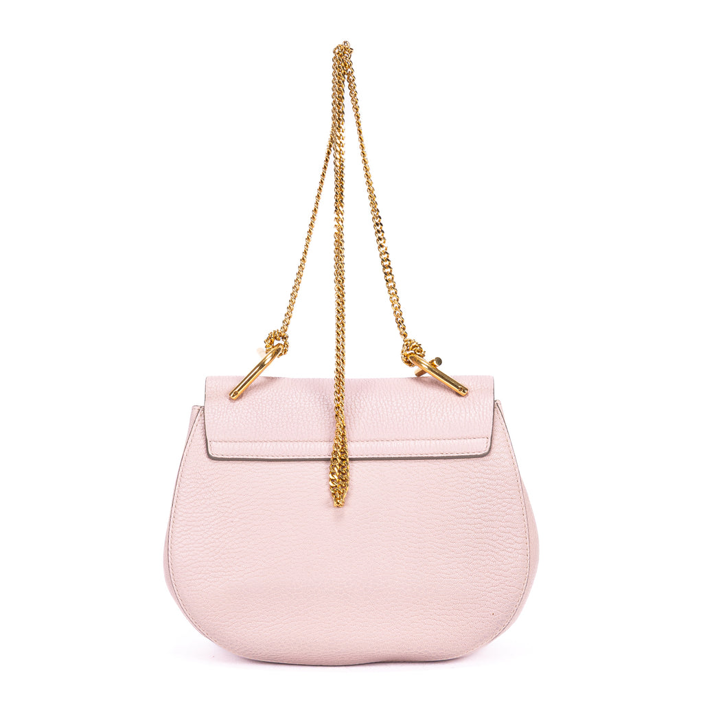 Bolso de hombro Drew Crossbody de piel de becerro granulada rosa