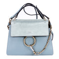 Bandolera Faye de piel de becerro lisa azul