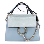 Bandolera Faye de piel de becerro lisa azul