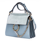 Bandolera Faye de piel de becerro lisa azul