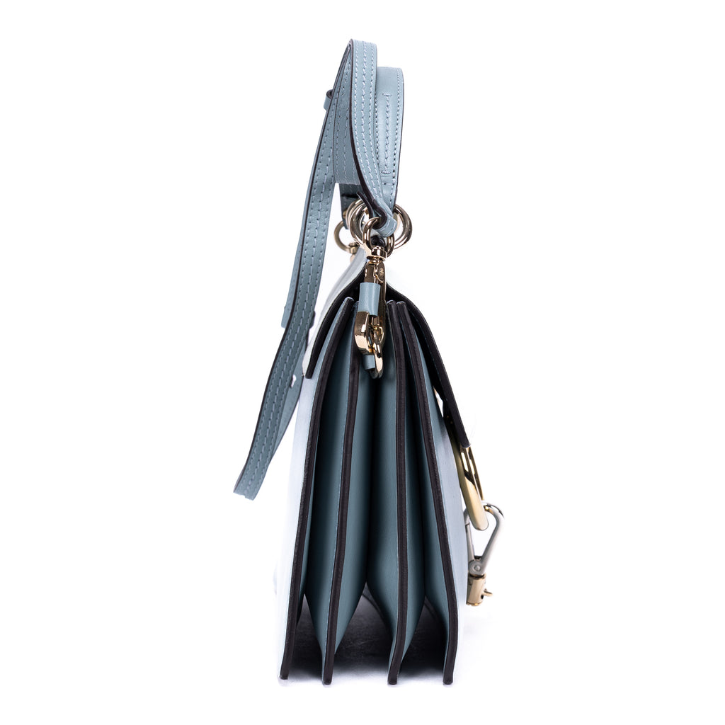 Bandolera Faye de piel de becerro lisa azul