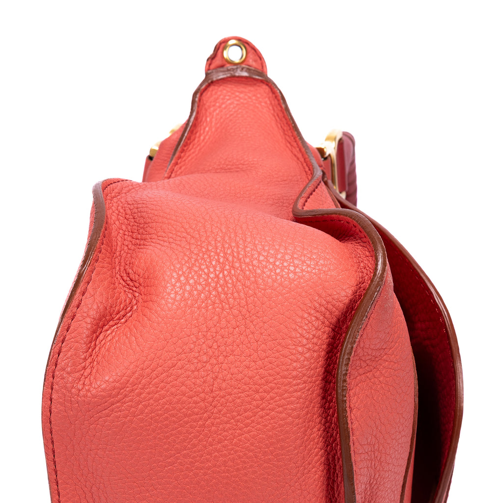 Sac porté épaule Marcie Medium rose poudré en cuir de veau grainé