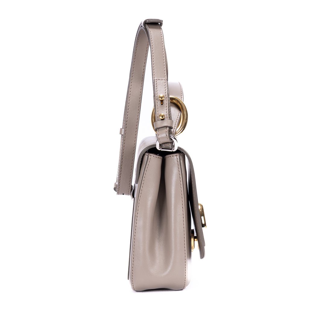Sac porté épaule Mini C Crossbody Mini en cuir de veau lisse taupe