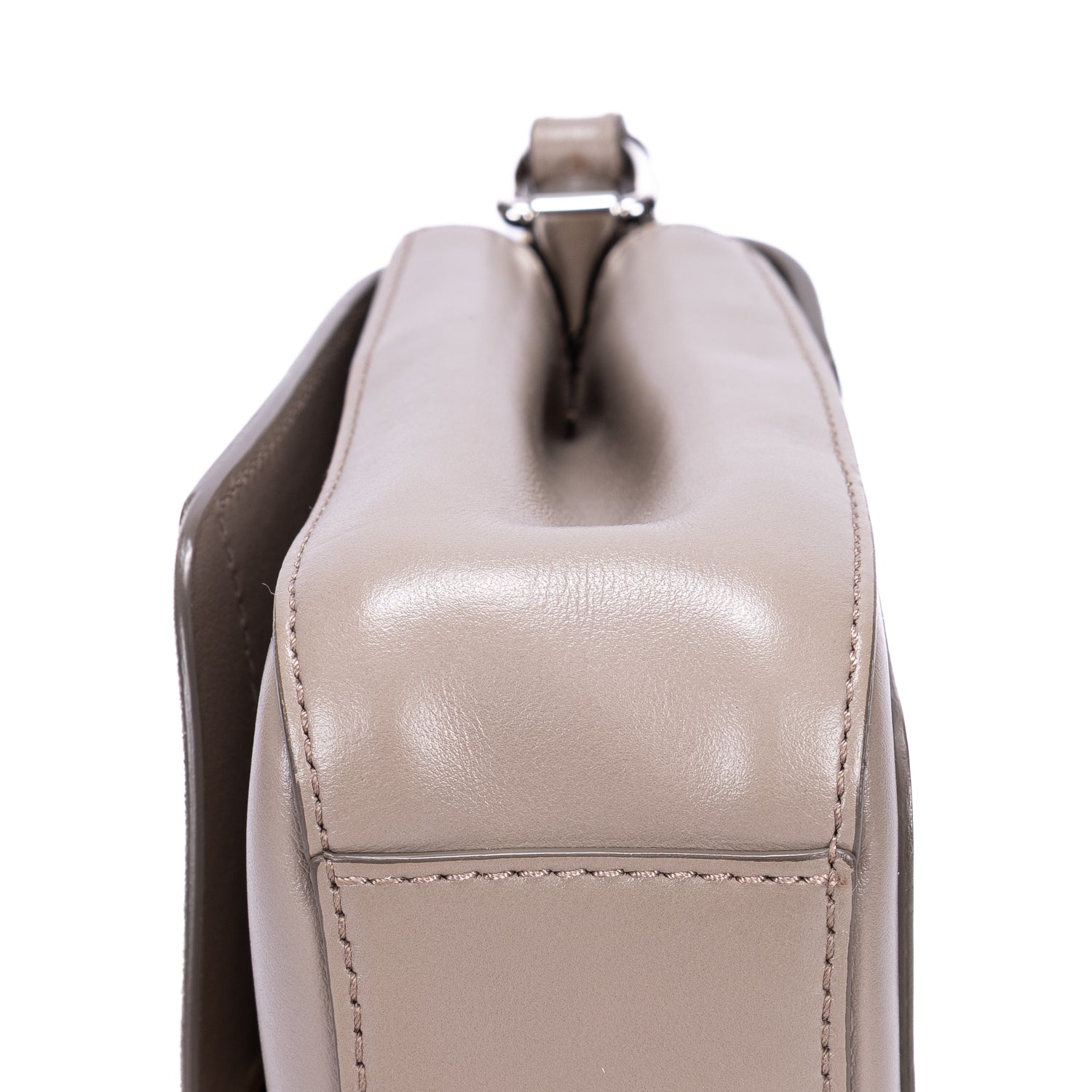 Sac porté épaule Mini C Crossbody Mini en cuir de veau lisse taupe
