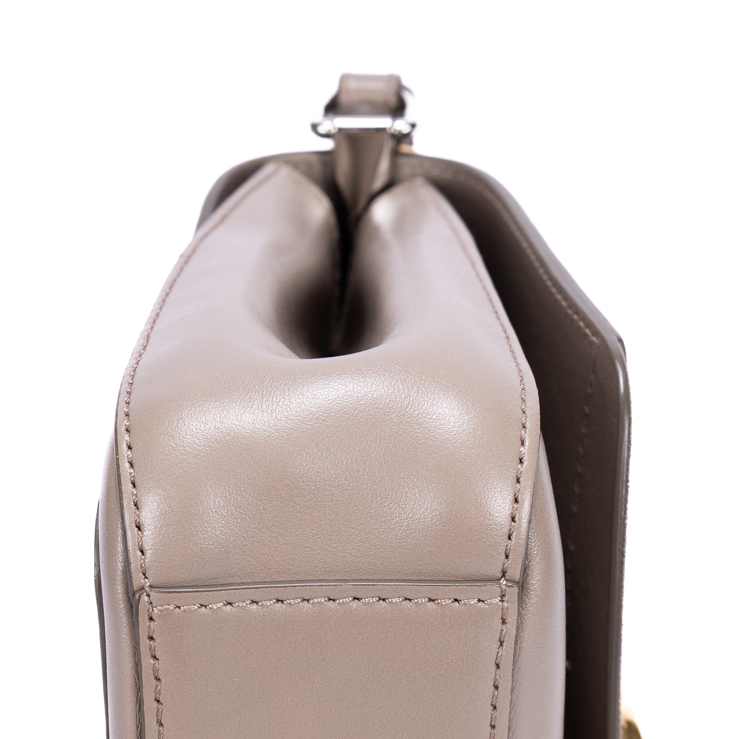 Sac porté épaule Mini C Crossbody Mini en cuir de veau lisse taupe
