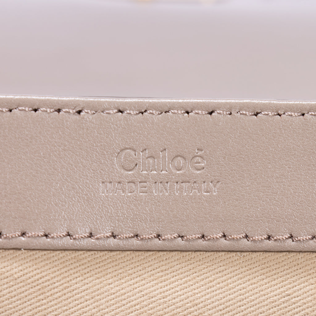 Sac porté épaule Mini C Crossbody Mini en cuir de veau lisse taupe