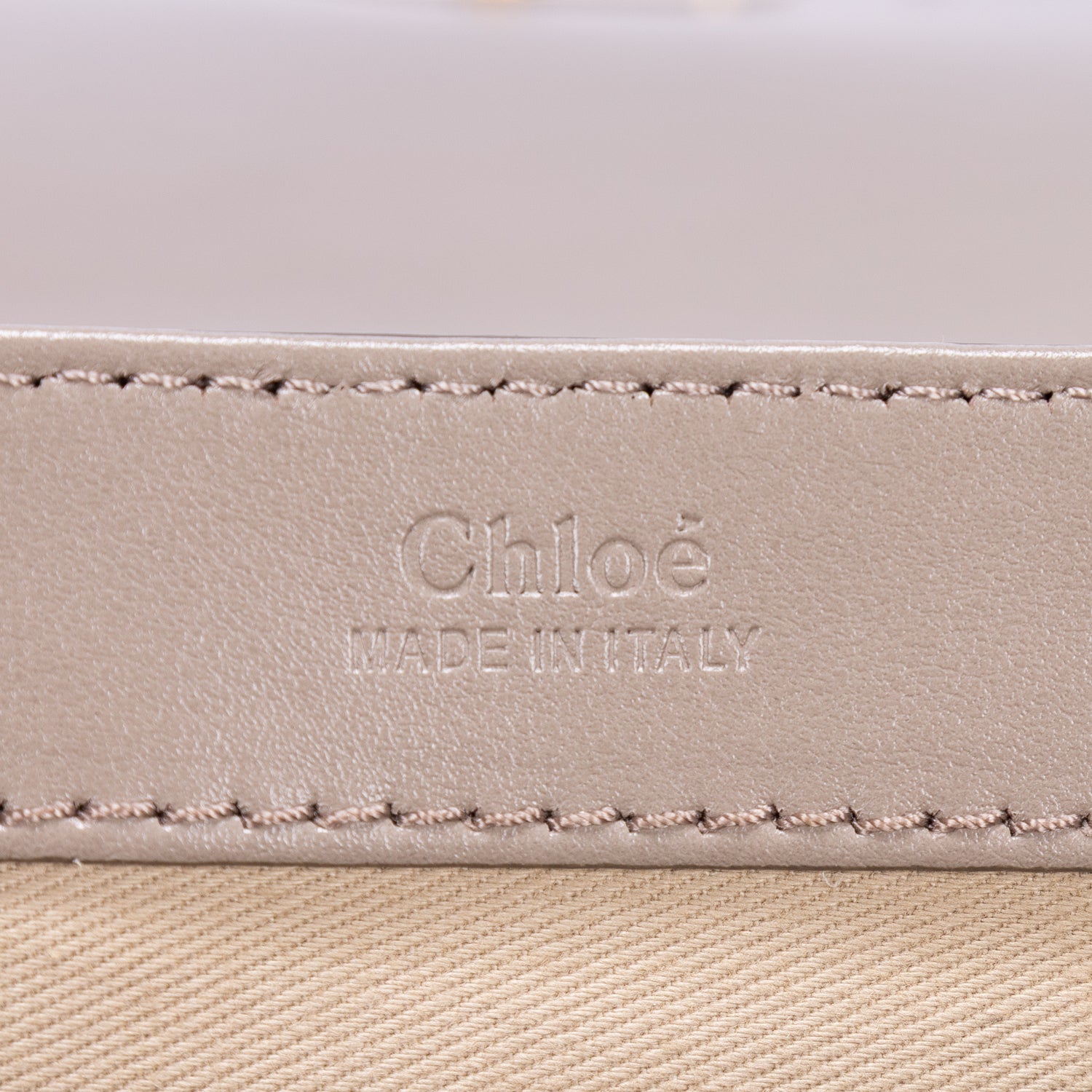 Sac porté épaule Mini C Crossbody Mini en cuir de veau lisse taupe