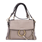 Sac à Bandoulière Faye Day Petit en Cuir de Veau Lisse Gris